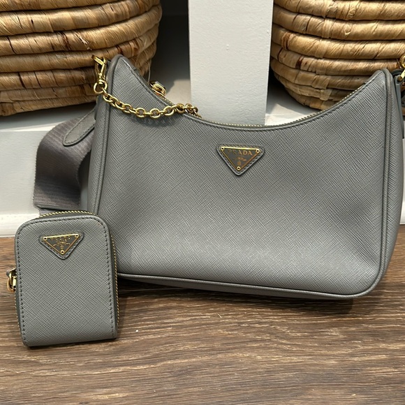 Prada Re-Edition 2005 Saffiano leather bag, grey - Picture 2 of 15